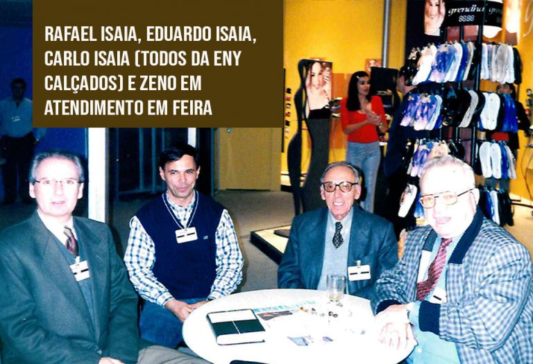 Foto histórica da Zeno Representações, com clientes e parceiros